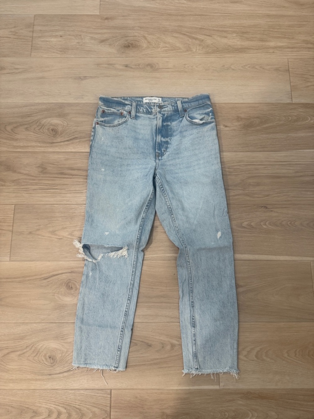 Abercrombie Light Wash Distressed skinny high rise jeans size 27S